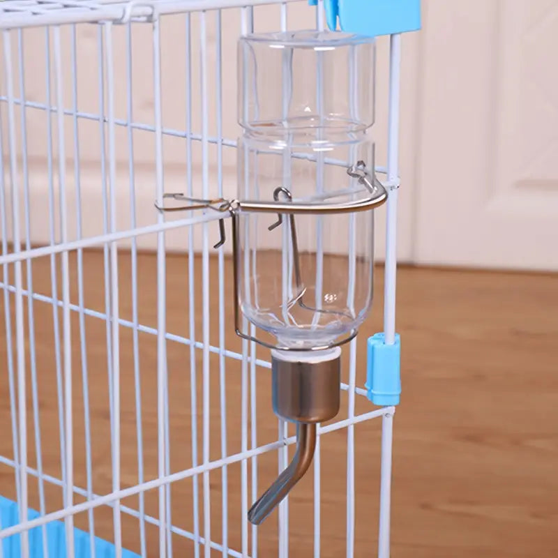 Trinkflasche die man ans Gehege klammern kann