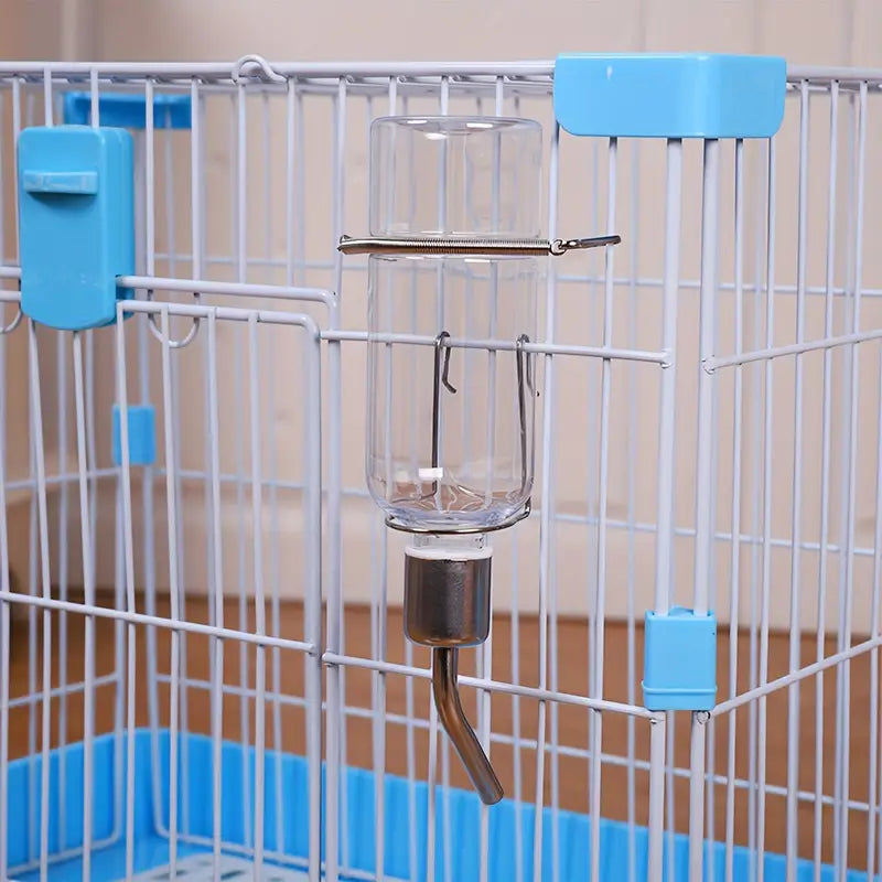 Trinkflasche die man ans Gehege klammeren kann damit die Tiere trinken können